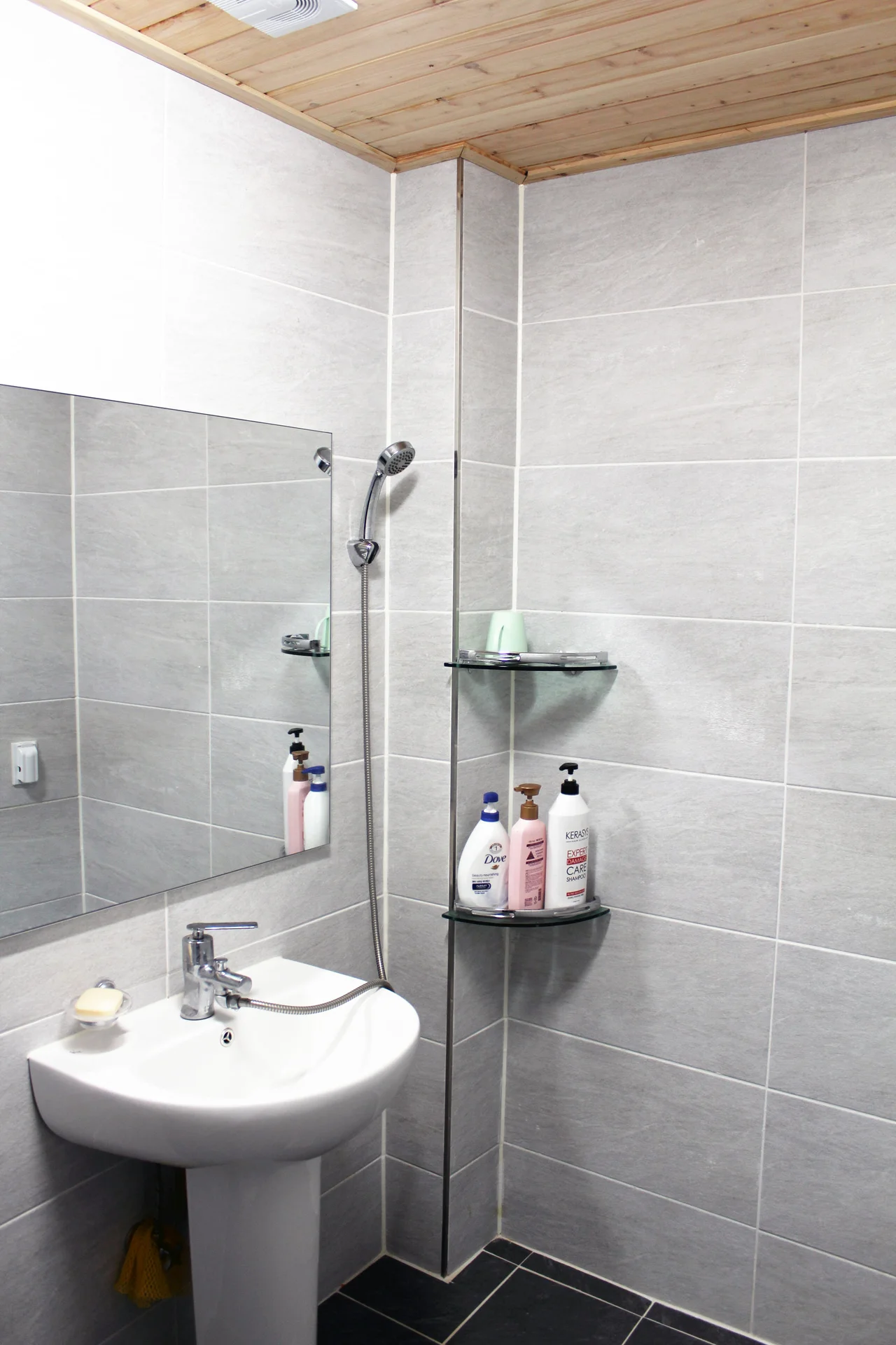 사과방 화장실겸 샤워실